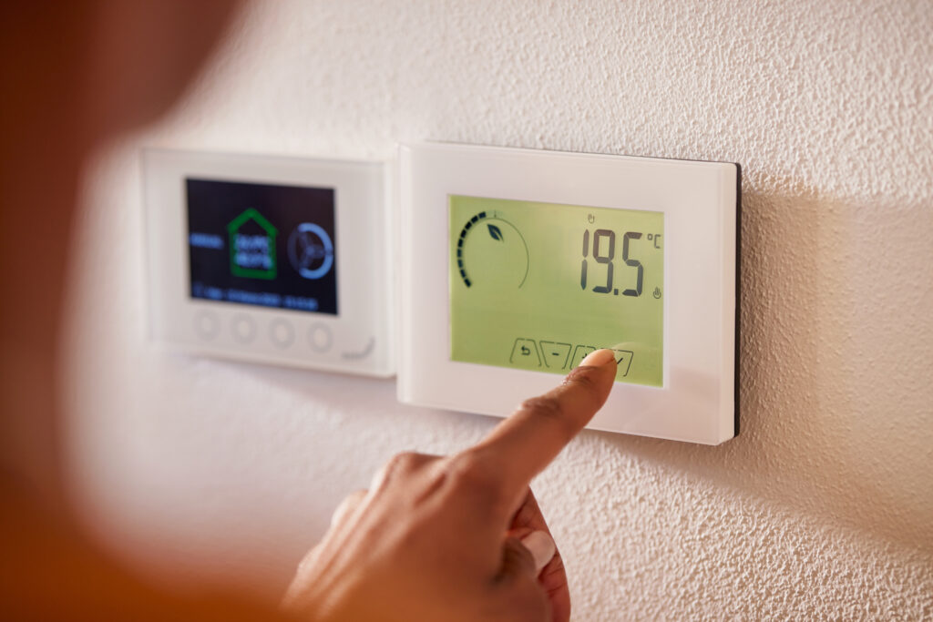 Guida al termostato ambiente: regolazione, simboli, e termoregolazione